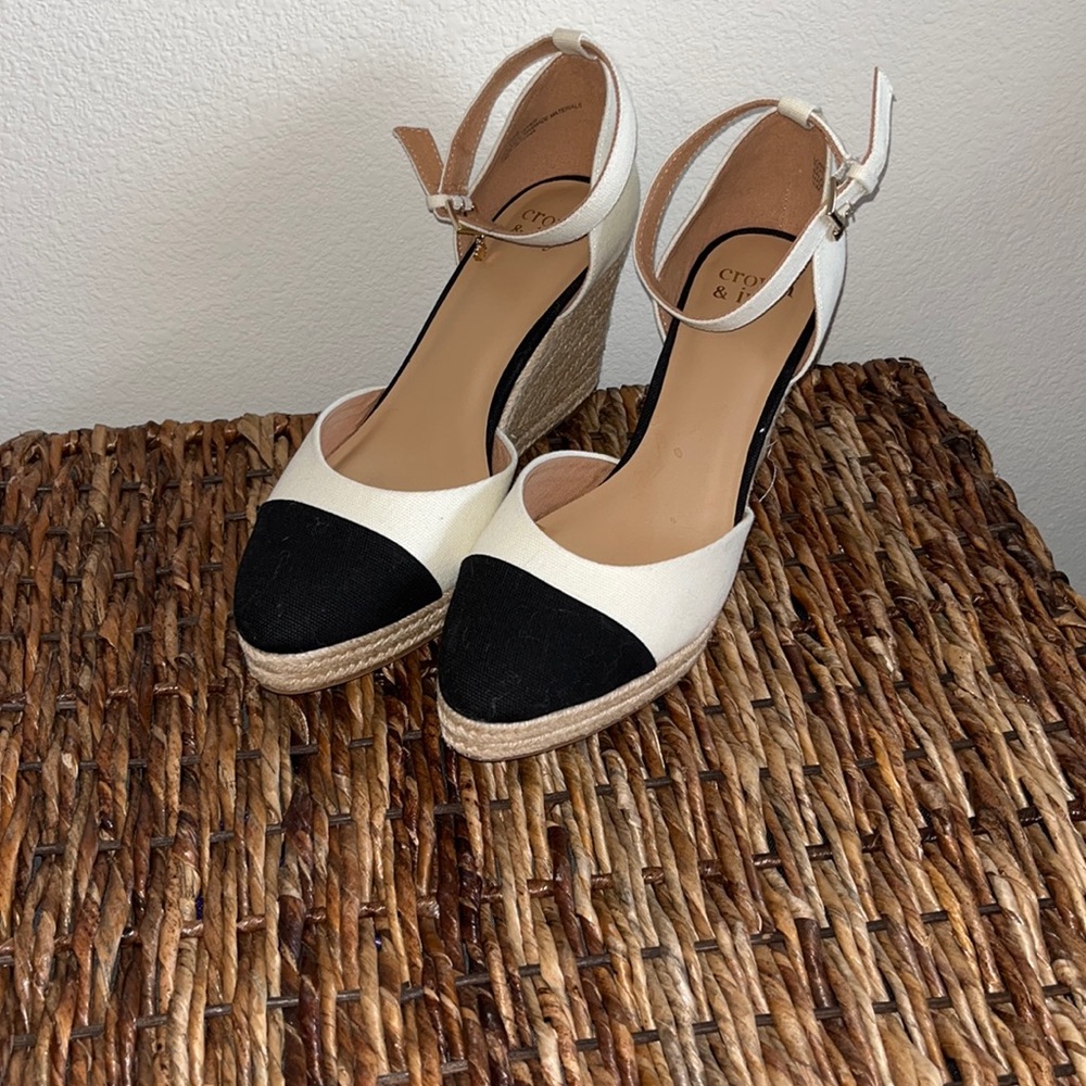 NWOT Two Tone Wedges